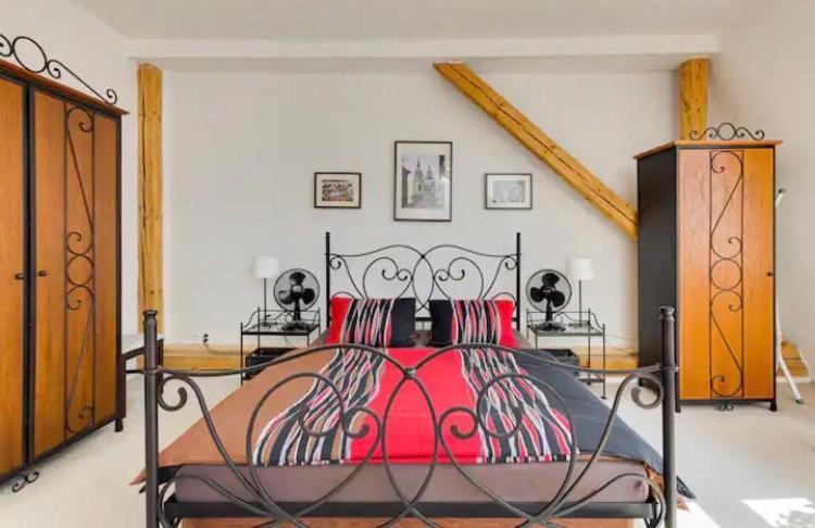 Lenka'S Cozy Red Studio + Lenka'S Cozy Gold Apartment Prag Exteriör bild