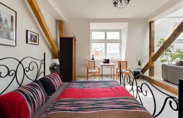 Lenka'S Cozy Red Studio + Lenka'S Cozy Gold Apartment Prag Exteriör bild
